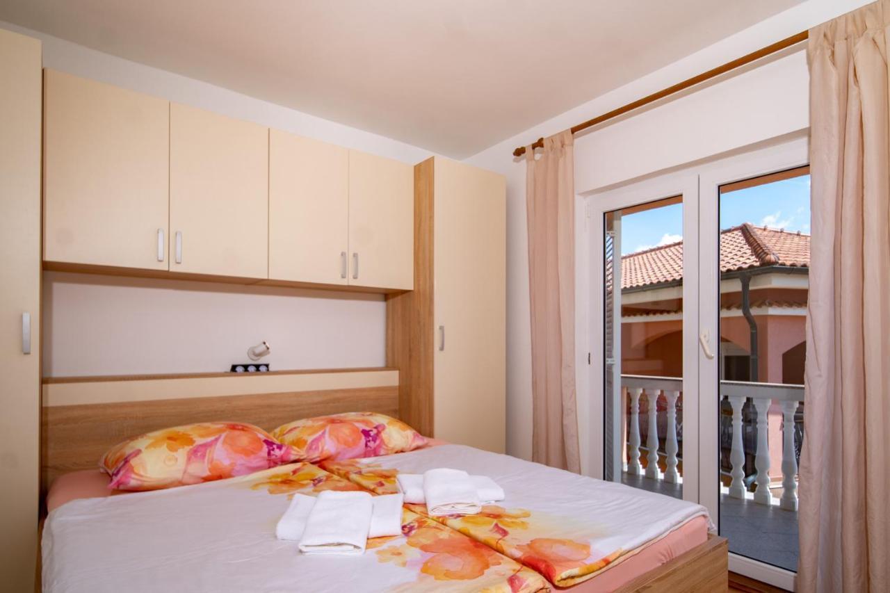 Kastell Apartments Lopar Exterior foto