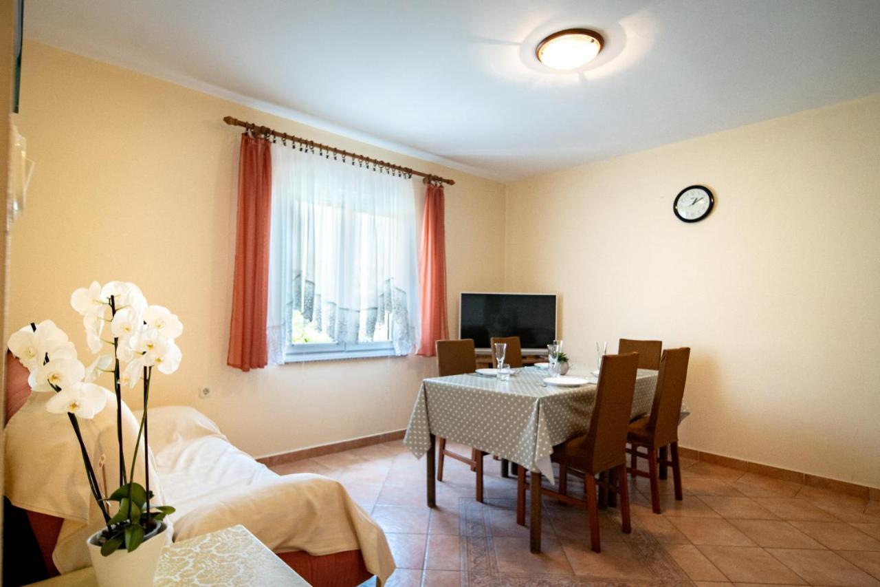 Kastell Apartments Lopar Exterior foto