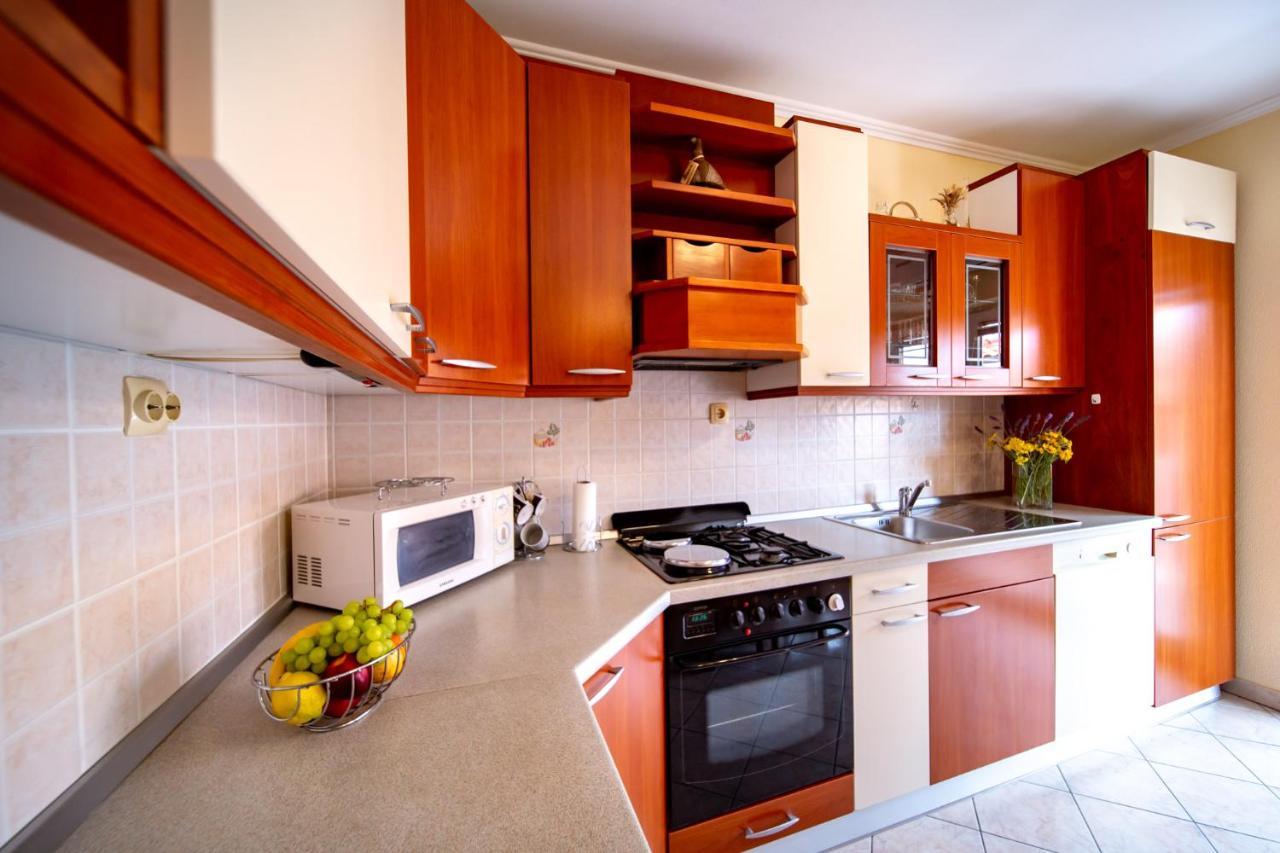 Kastell Apartments Lopar Exterior foto