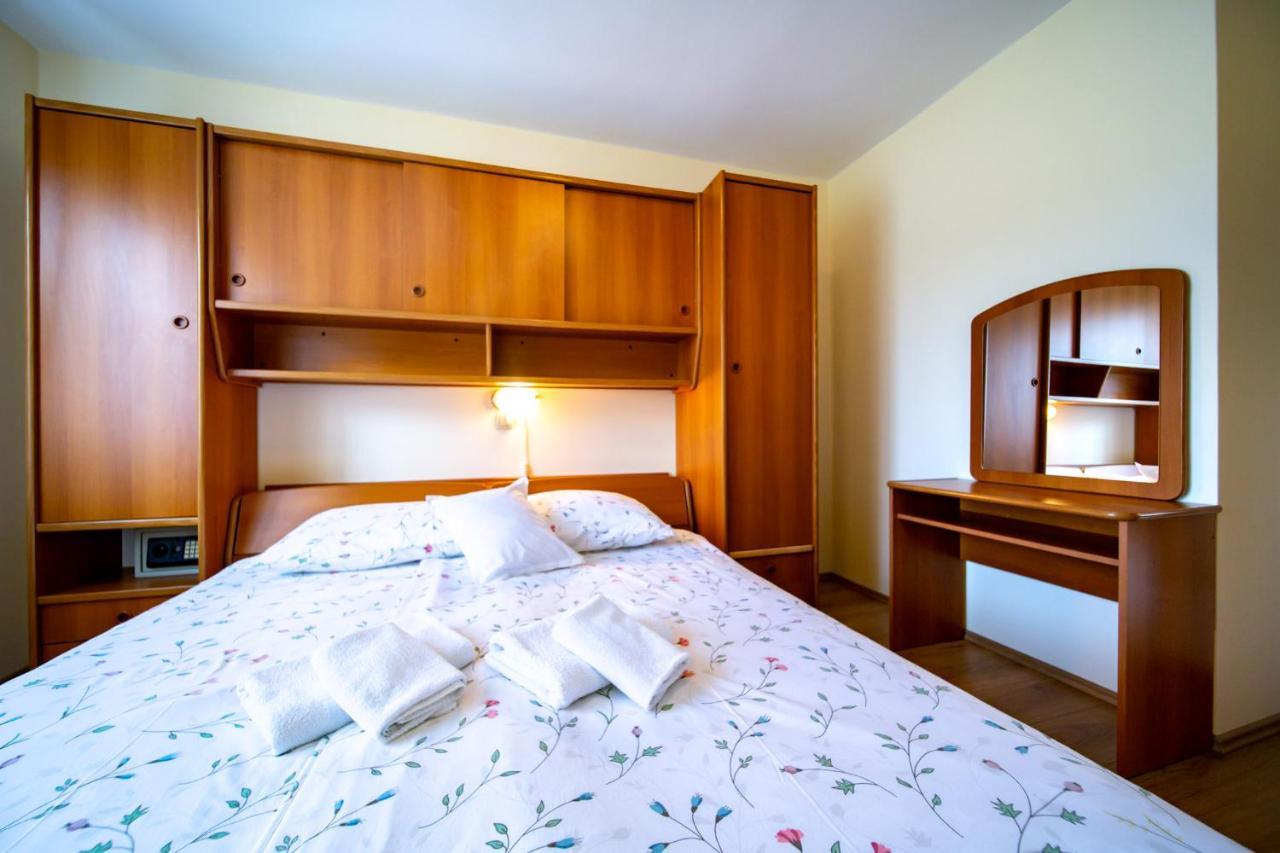 Kastell Apartments Lopar Exterior foto