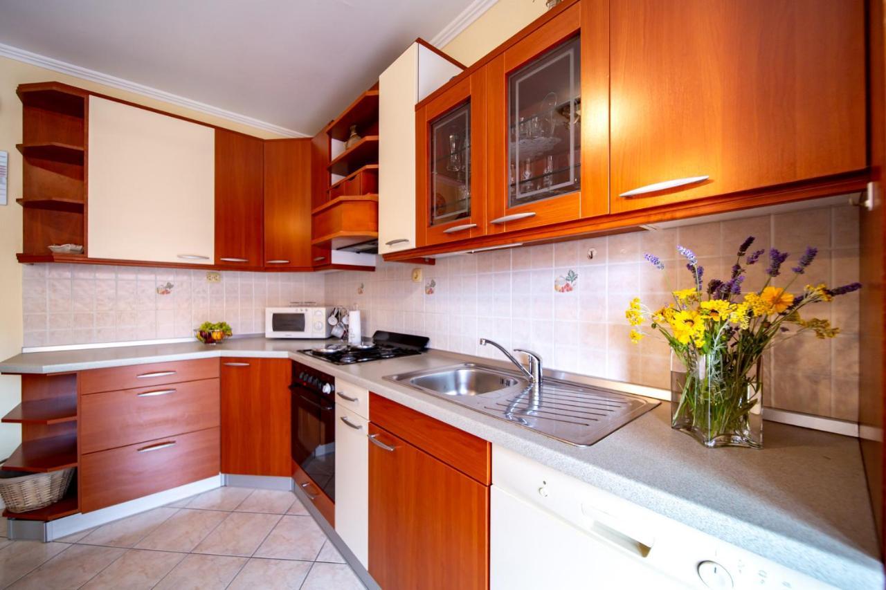 Kastell Apartments Lopar Exterior foto