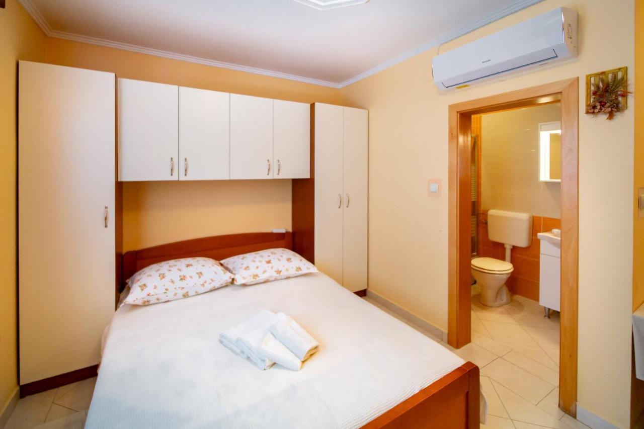 Kastell Apartments Lopar Exterior foto