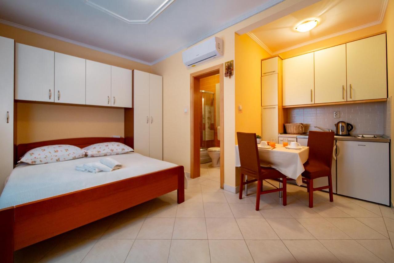 Kastell Apartments Lopar Exterior foto